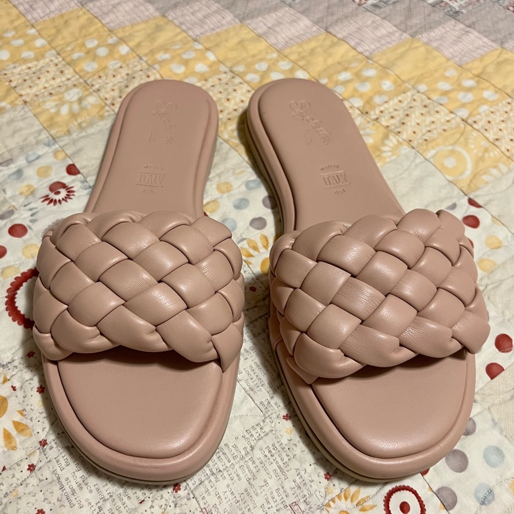 Never worn Seychelles leather slides